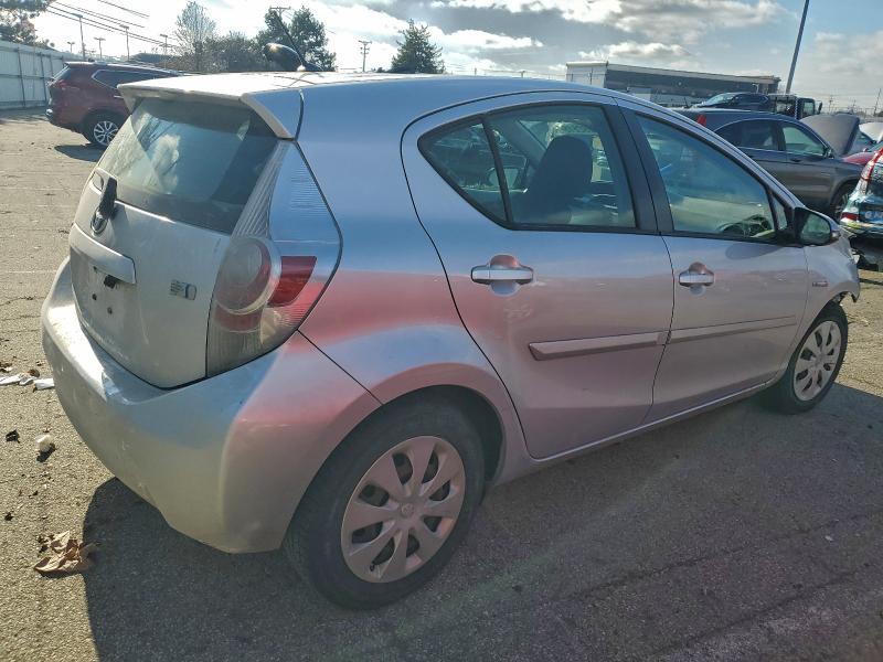 Photo 3 from auction – 2013 TOYOTA PRIUS C with VIN JTDKDTB38D1533672