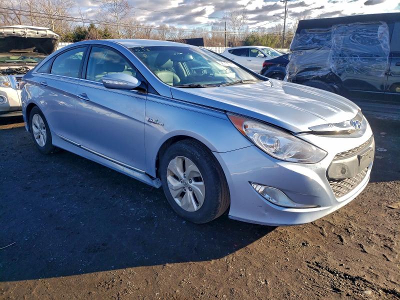 Photo 4 from auction – 2013 HYUNDAI SONATA HYB with VIN KMHEC4A46DA076694