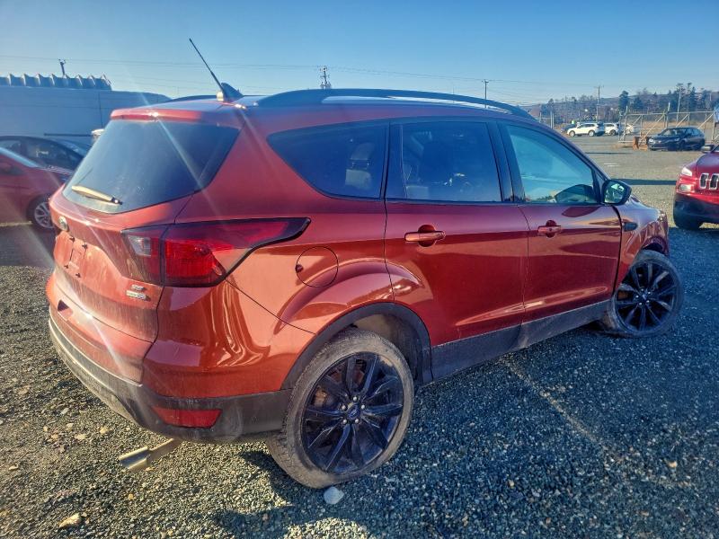 Photo 3 from auction – 2019 FORD ESCAPE SE with VIN 1FMCU9GD8KUB13734