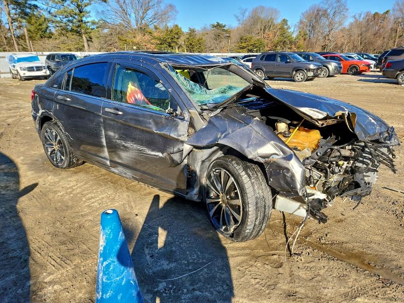 Photo 4 from auction – 2013 CHRYSLER 200 LIMITE with VIN 1C3CCBCG2DN621133