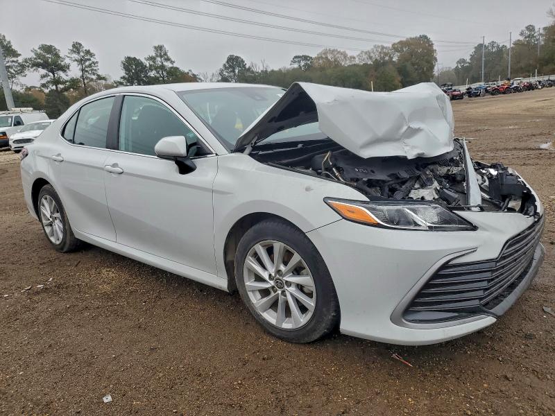 Photo 4 from auction – 2022 TOYOTA CAMRY LE with VIN 4T1C11AK2NU014803