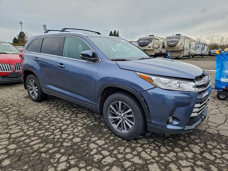 Photo 4 from auction – 2018 TOYOTA HIGHLANDER with VIN 5TDJZRFH9JS492067