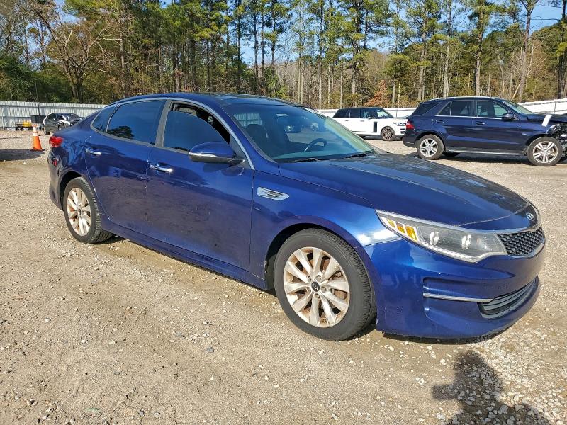 Photo 4 from auction – 2016 KIA OPTIMA EX with VIN 5XXGU4L39GG030543