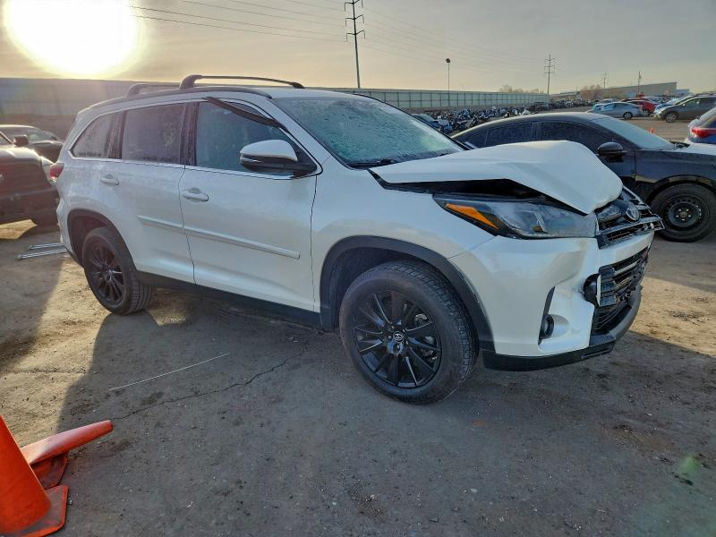Photo 4 from auction – 2019 TOYOTA HIGHLANDER with VIN 5TDKZRFH8KS568805