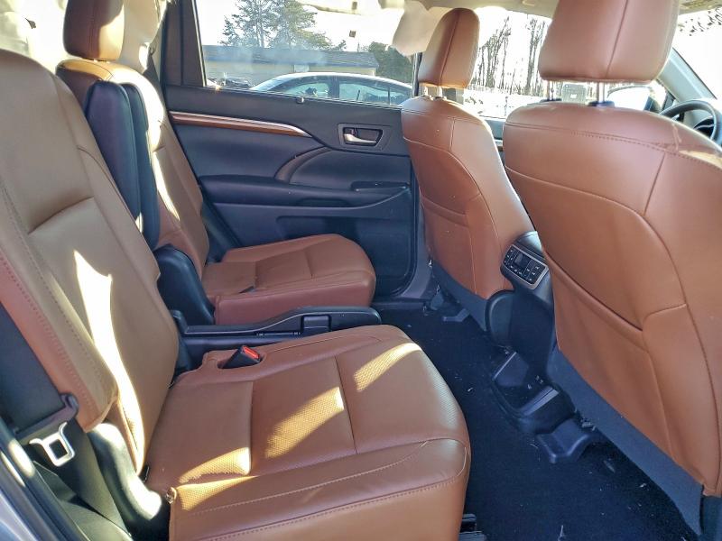 Photo 11 from auction – 2019 TOYOTA HIGHLANDER with VIN 5TDDZRFH9KS726335