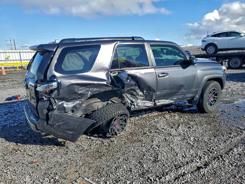 Photo 3 from auction – 2019 TOYOTA 4RUNNER SR with VIN JTEBU5JRXK5675265
