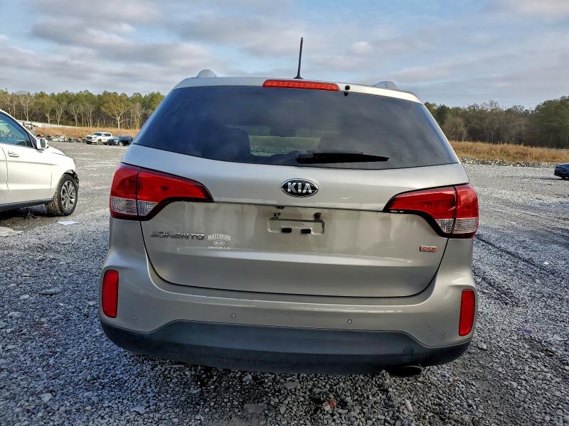 Photo 6 from auction – 2015 KIA SORENTO LX with VIN 5XYKTCA64FG642518