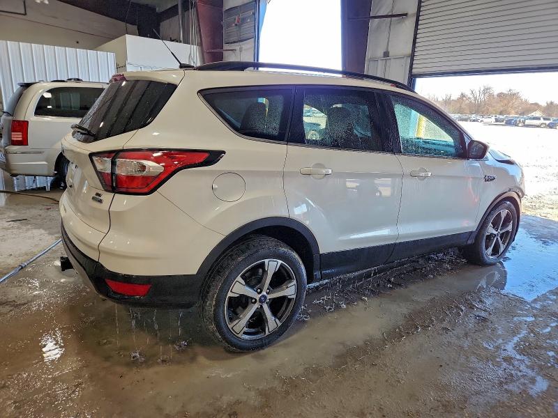 Photo 3 from auction – 2017 FORD ESCAPE SE with VIN 1FMCU9G97HUE31669