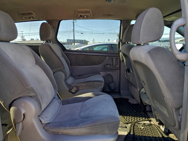 Photo 11 from auction – 2010 TOYOTA SIENNA CE with VIN 5TDKK4CC3AS303286