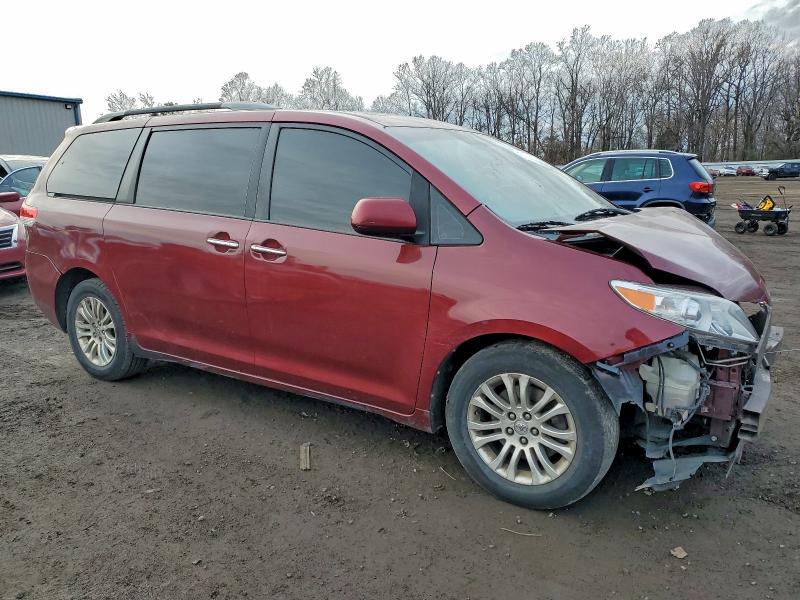 Photo 4 from auction – 2011 TOYOTA SIENNA XLE with VIN 5TDYK3DC1BS048254