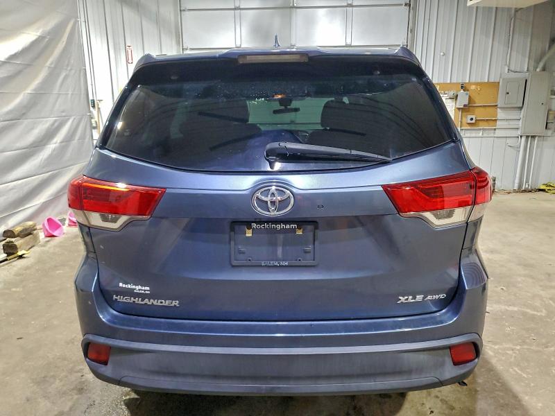 Photo 6 from auction – 2018 TOYOTA HIGHLANDER with VIN 5TDJZRFH4JS880789