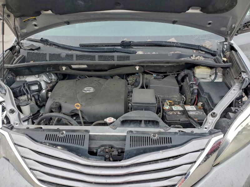Photo 12 from auction – 2017 TOYOTA SIENNA XLE with VIN 5TDYZ3DCXHS828340