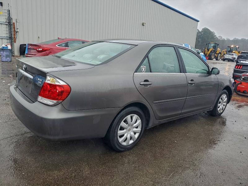 Photo 3 from auction – 2005 TOYOTA CAMRY LE with VIN 4T1BE32K65U966357