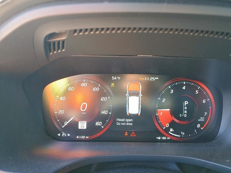 Photo 9 from auction – 2021 VOLVO XC60 T5 R- with VIN YV4102DM8M1864465