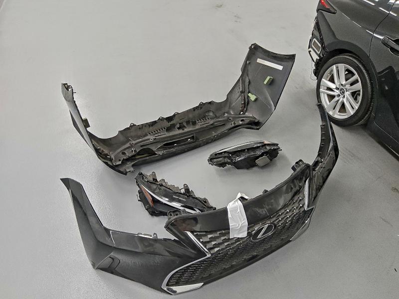 Photo 12 from auction – 2022 LEXUS IS 300 with VIN JTHAA1D25N5122008