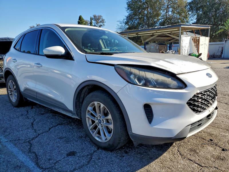 Photo 4 from auction – 2020 FORD ESCAPE SE with VIN 1FMCU0G67LUC40408