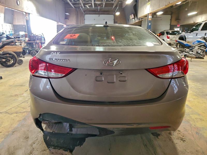 Photo 6 from auction – 2012 HYUNDAI ELANTRA GL with VIN 5NPDH4AE0CH134512