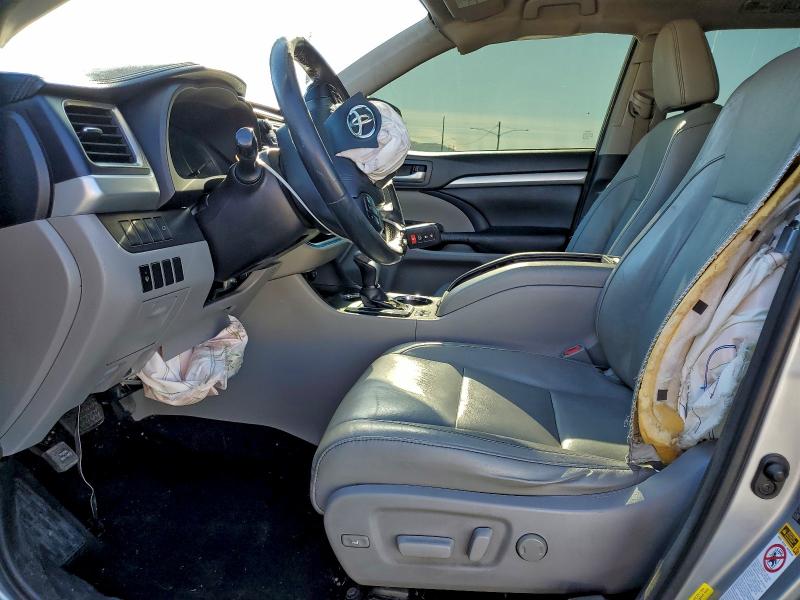 Photo 7 from auction – 2016 TOYOTA HIGHLANDER with VIN 5TDJKRFH6GS238877