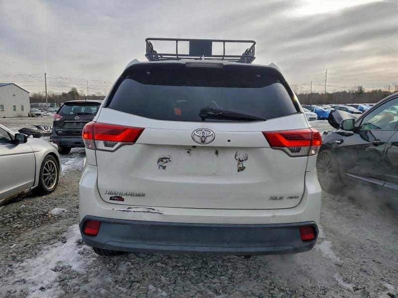 Photo 6 from auction – 2018 TOYOTA HIGHLANDER with VIN 5TDJZRFH0JS851032