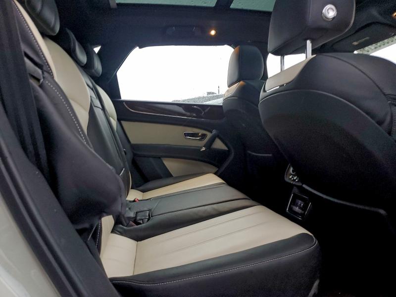 Photo 11 from auction – 2018 BENTLEY BENTAYGA with VIN SJAAC2ZV4JC017780