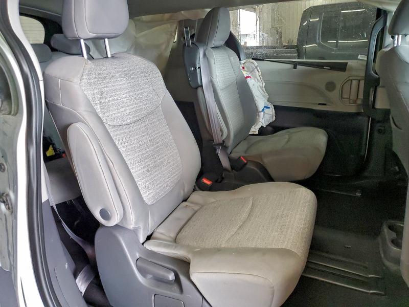 Photo 11 from auction – 2021 TOYOTA SIENNA with VIN 5TDKRKEC3MS044008