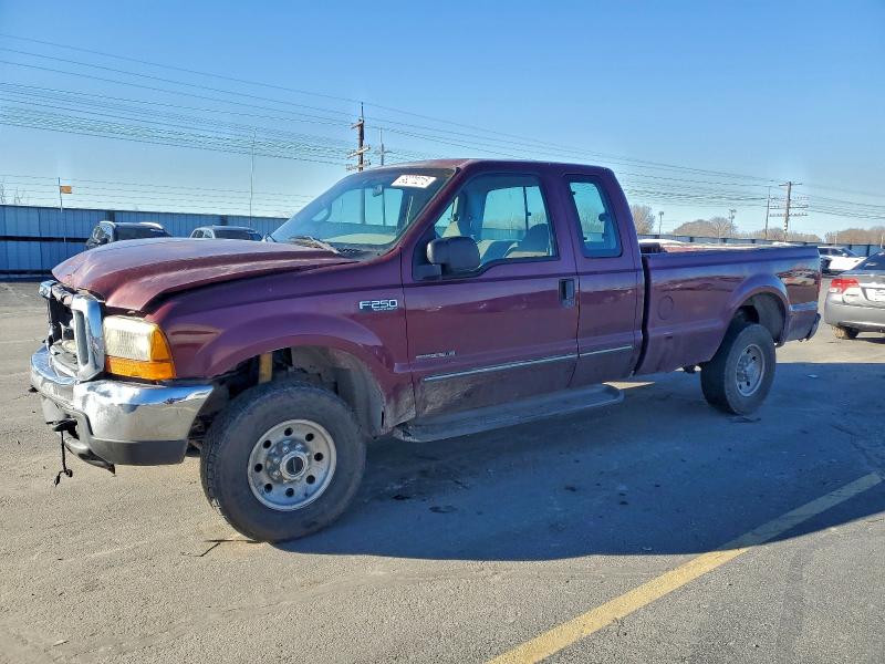 FORD SUPER DUTY 2000 with VIN 1FTNX21F5YEB15885 - Photo from auction