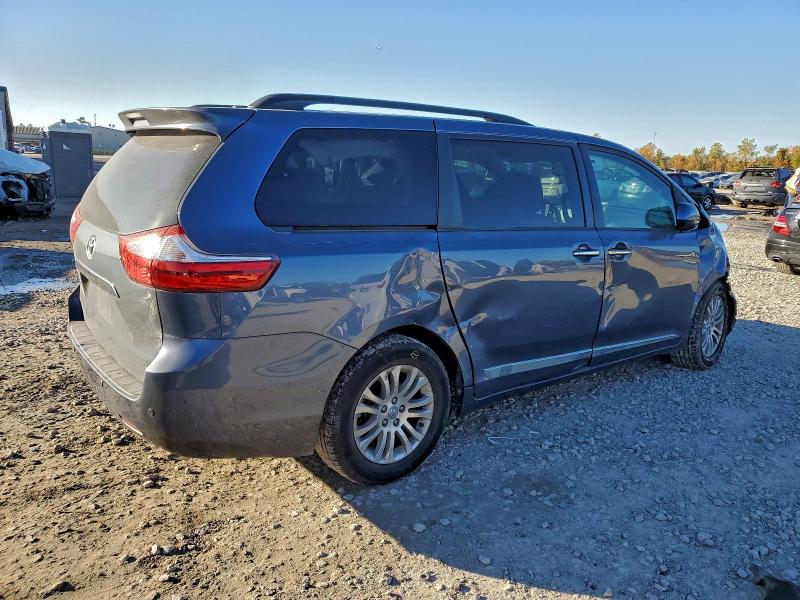 Photo 3 from auction – 2017 TOYOTA SIENNA with VIN 5TDYZ3DC1HS886868