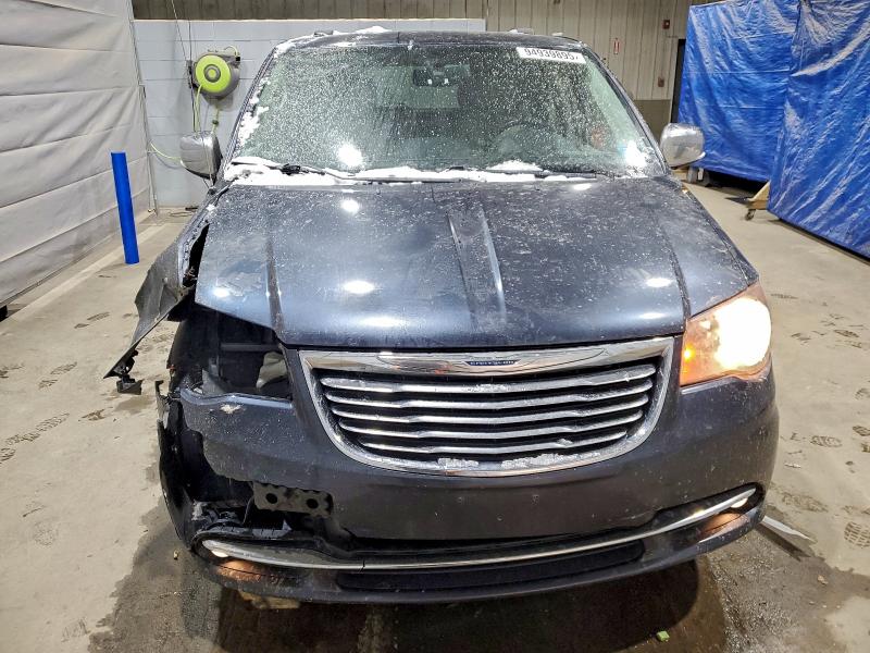 Photo 5 from auction – 2013 CHRYSLER TOWN & COU with VIN 2C4RC1CG9DR647117