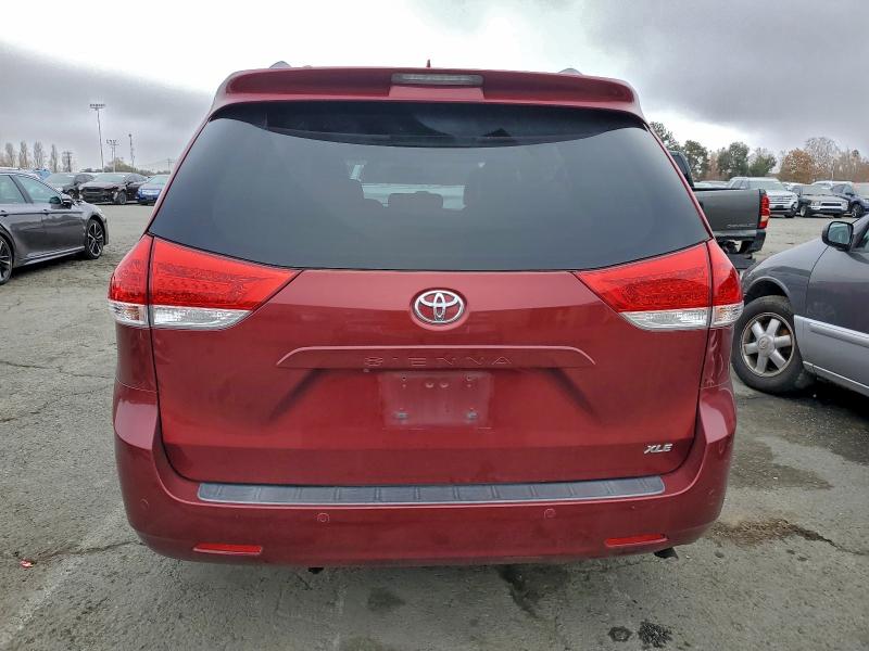 Photo 6 from auction – 2012 TOYOTA SIENNA XLE with VIN 5TDYK3DC0CS197935