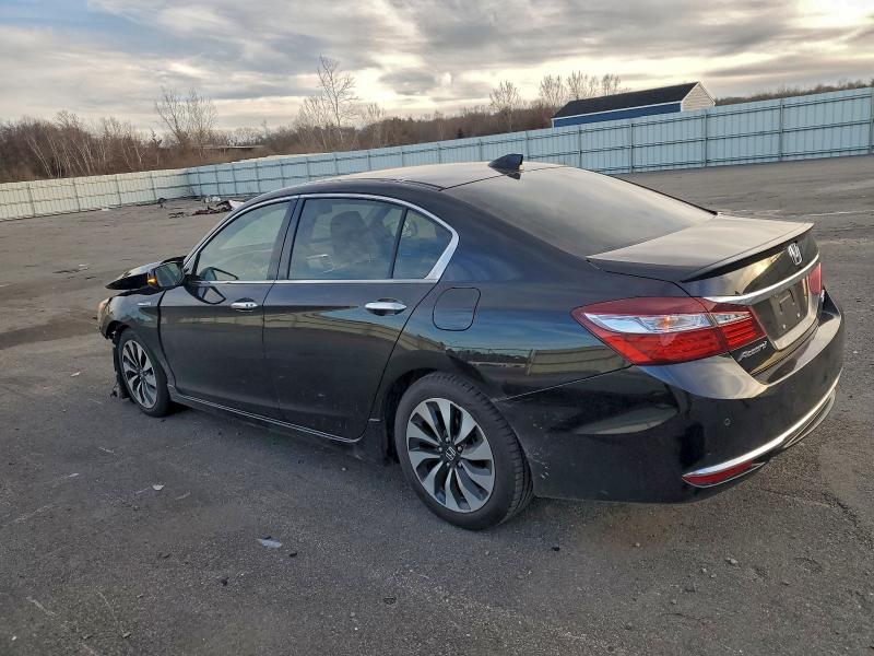 Photo 2 from auction – 2017 HONDA ACCORD with VIN JHMCR6F74HC026586