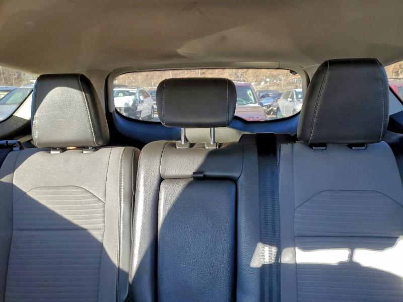 Photo 10 from auction – 2017 FORD ESCAPE with VIN 1FMCU9GD4HUB63166