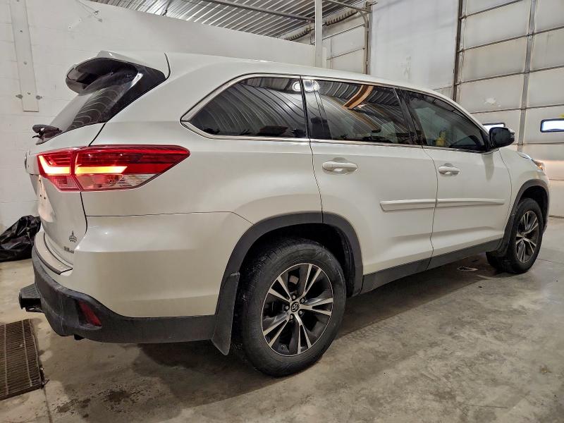 Photo 3 from auction – 2019 TOYOTA HIGHLANDER with VIN 5TDBZRFH9KS929684
