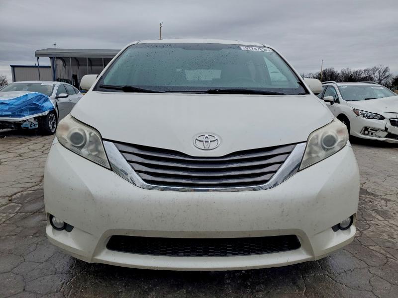 Photo 5 from auction – 2016 TOYOTA SIENNA XLE with VIN 5TDDK3DC1GS139580
