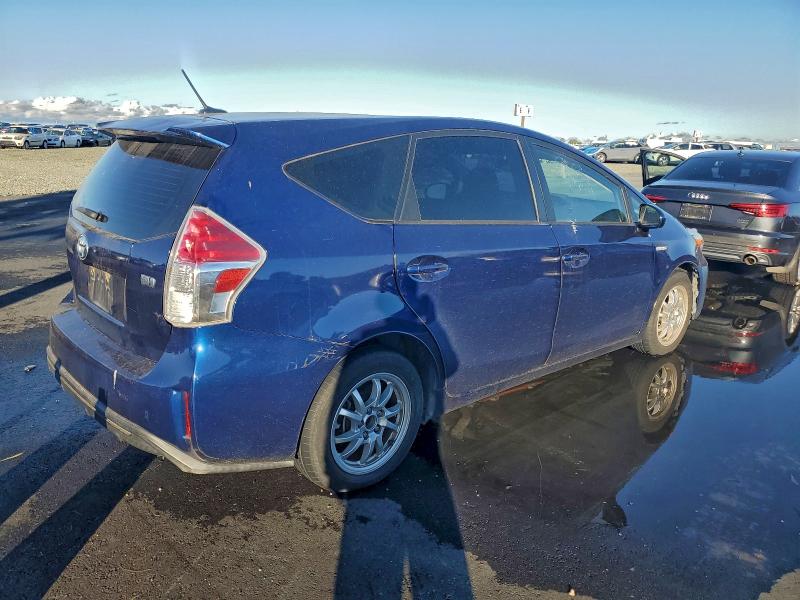 Photo 3 from auction – 2015 TOYOTA PRIUS V with VIN JTDZN3EU3FJ032157