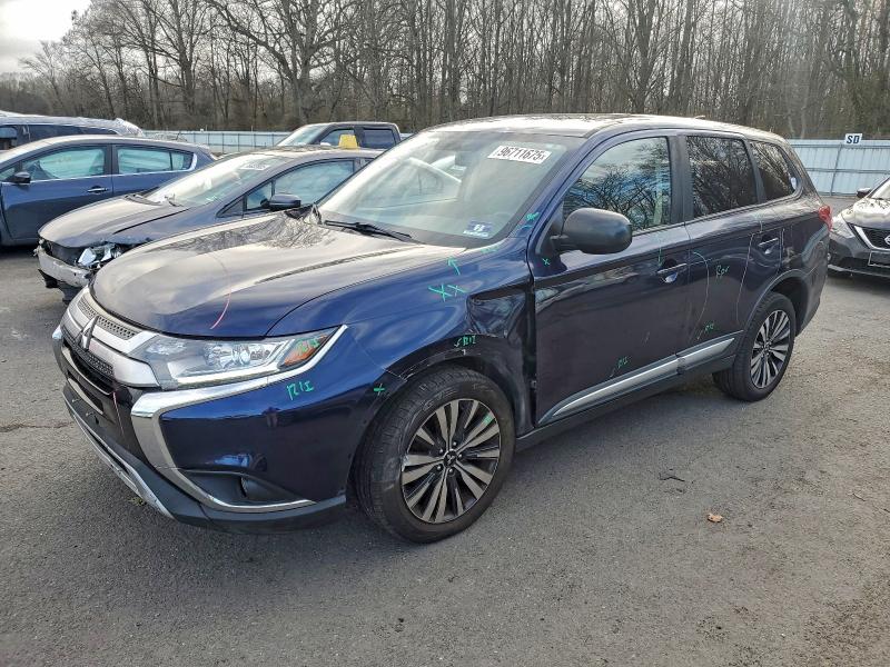 MITSUBISHI OUTLANDER 2019 with VIN JA4AZ3A35KZ047604 - Photo from auction