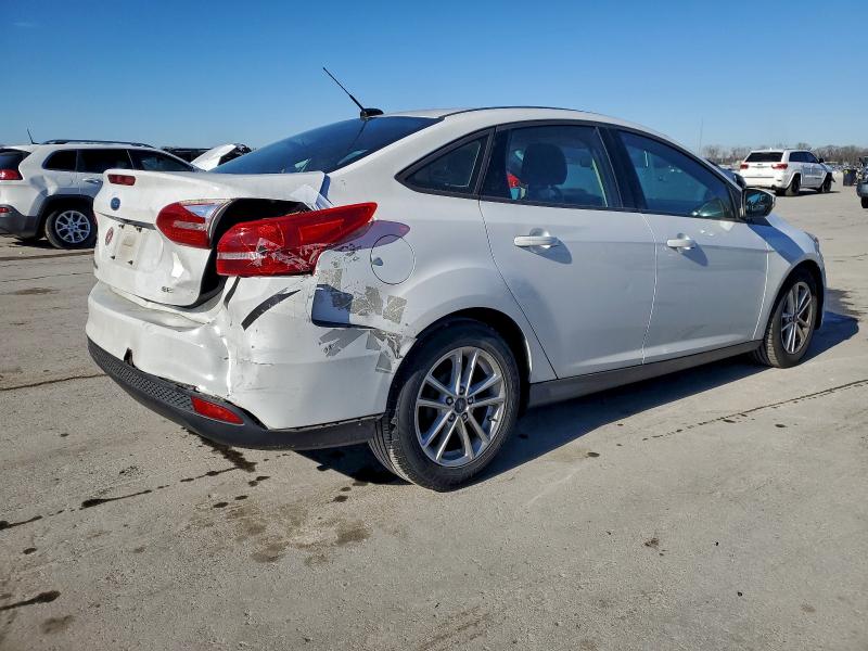 Zdjęcie 3 z aukcji – 2017 FORD FOCUS SE z VIN 1FADP3F25HL297354