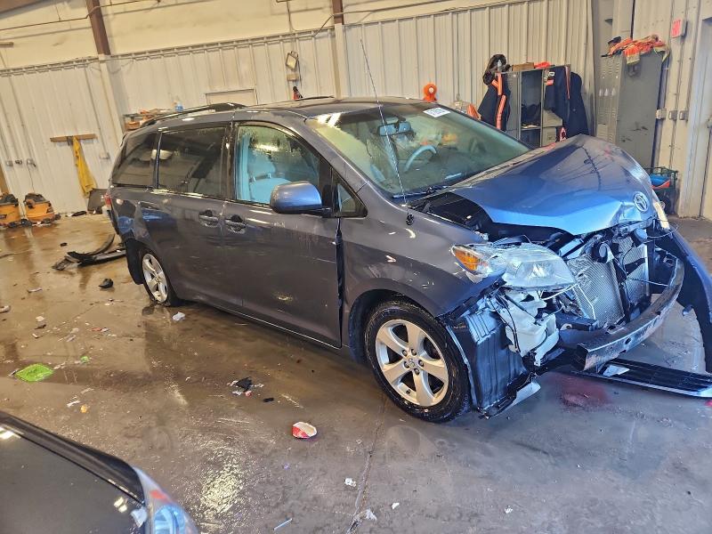 Photo 4 from auction – 2014 TOYOTA SIENNA LE with VIN 5TDKK3DC2ES413728