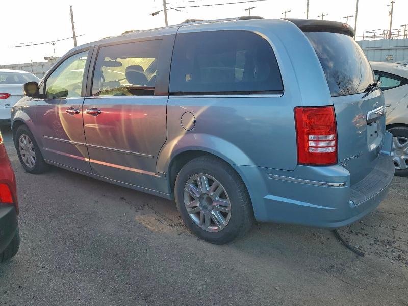 Photo 2 from auction – 2010 CHRYSLER TOWN & COU with VIN 2A4RR6DXXAR126715