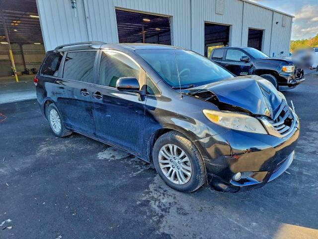 Photo 4 from auction – 2012 TOYOTA SIENNA XLE with VIN 5TDYK3DC6CS189841