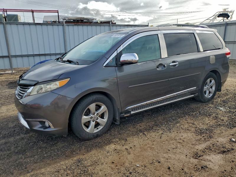 Photo 1 from auction – 2013 TOYOTA SIENNA XLE with VIN 5TDYK3DC7DS296544