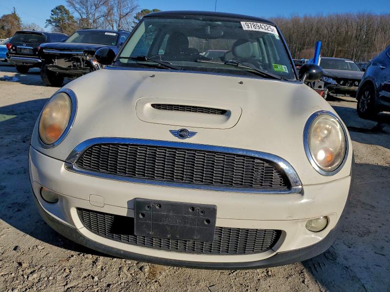 Photo 5 from auction – 2010 MINI COOPER S with VIN WMWMF7C56ATZ69430