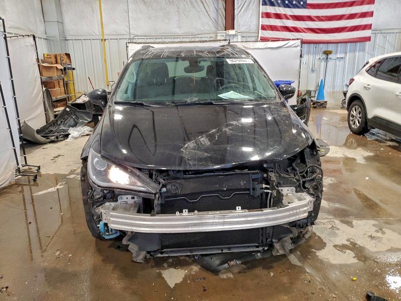 Photo 5 from auction – 2017 CHRYSLER PACIFICA T with VIN 2C4RC1BG6HR610632