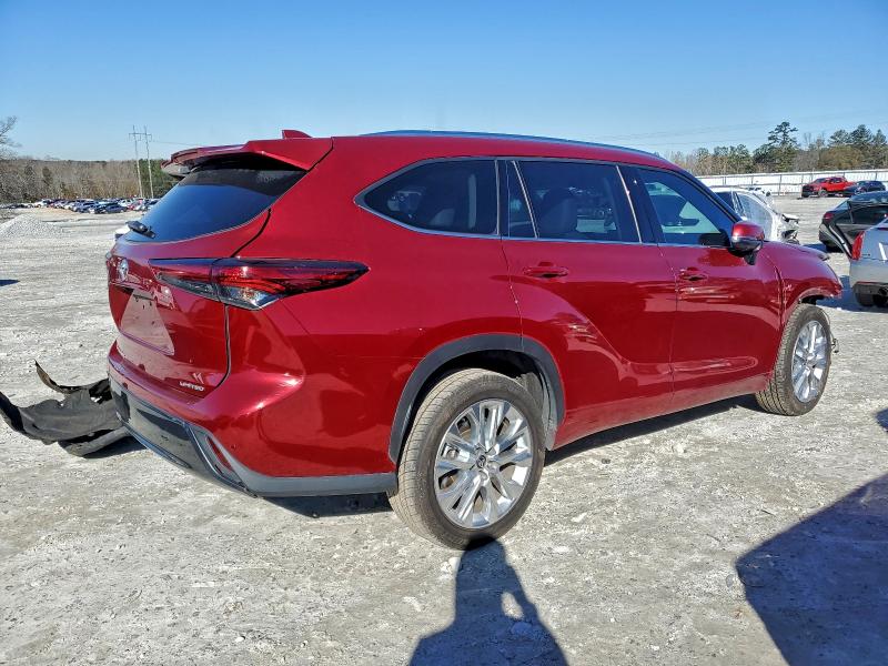 Photo 3 from auction – 2022 TOYOTA HIGHLANDER with VIN 5TDYZRAH1NS547154