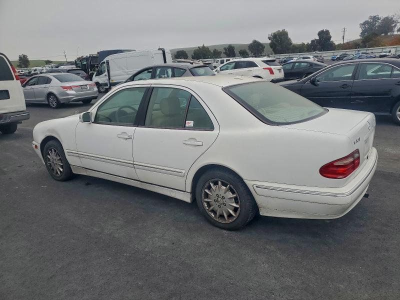 Photo 2 from auction – 2001 MERCEDES-BENZ E 320 with VIN WDBJF65J41B247081