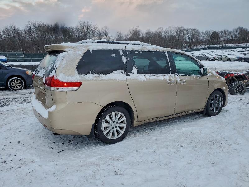 Photo 3 from auction – 2013 TOYOTA SIENNA XLE with VIN 5TDDK3DC6DS069926