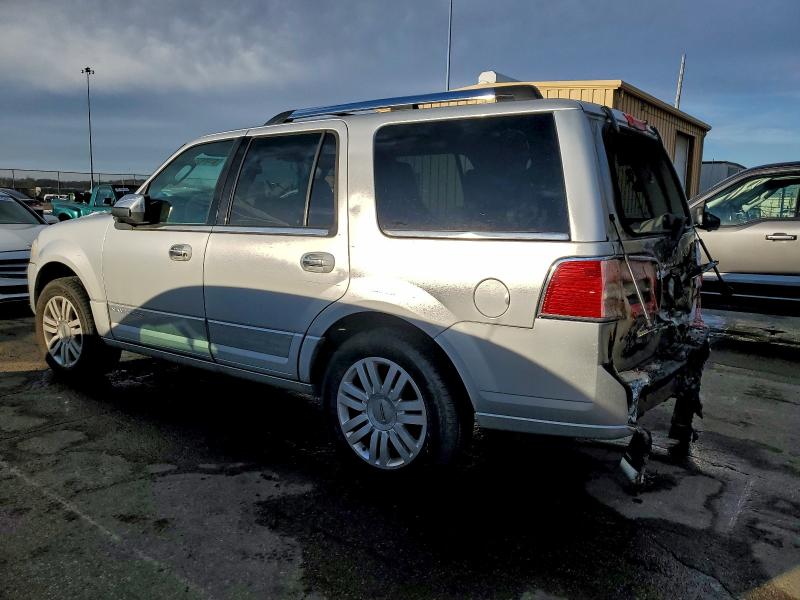 Photo 2 from auction – 2011 LINCOLN NAVIGATOR with VIN 5LMJJ2J5XBEJ07160