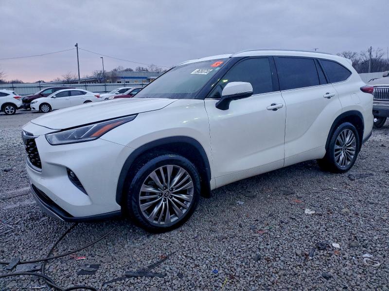 TOYOTA HIGHLANDER 2021 with VIN 5TDFZRBH8MS117142 - Photo from auction