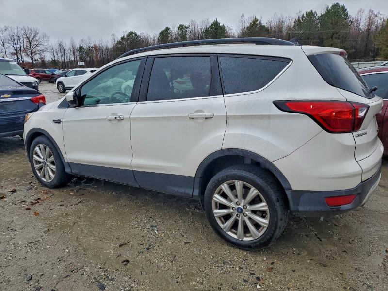 Photo 2 from auction – 2019 FORD ESCAPE with VIN 1FMCU9HD4KUB96562