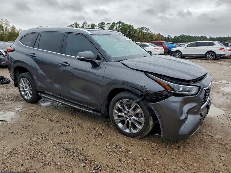 Photo 4 from auction – 2022 TOYOTA HIGHLANDER with VIN 5TDYZRAH4NS117361