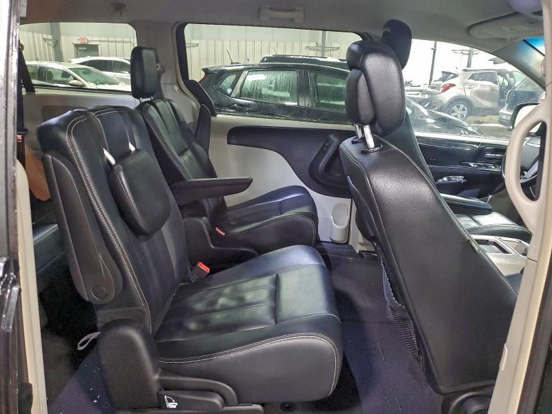 Photo 11 from auction – 2015 CHRYSLER TOWN & COU with VIN 2C4RC1BG7FR694425